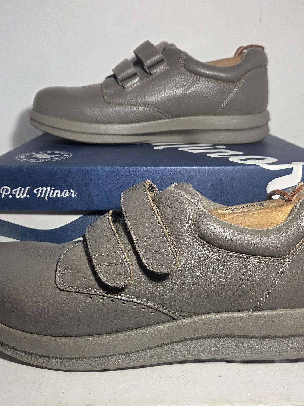 P.W. Minor Men's Leisure Strap DX2 II Taupe Leather Walking Shoes 9.5M w/box - Picture 1 of 10